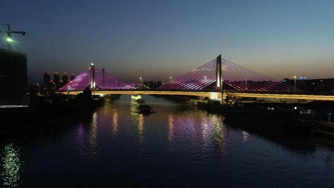 汽笛聲中白鷺飛，長虹托起夜明珠——共賞東塘大橋夜景